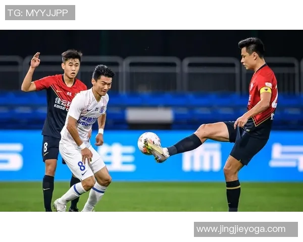 北京足球队在世锦赛积分榜上以65分稳居第一名展现强劲实力